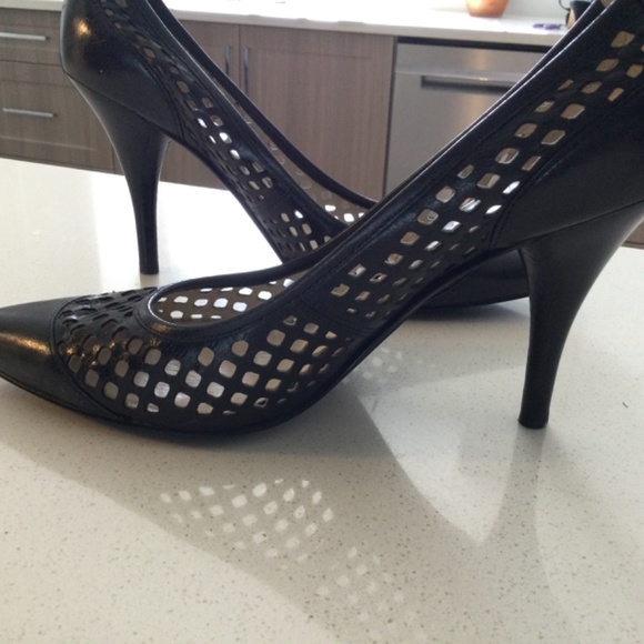 Near New Gorgeous Black Michael Kors High Heels - Picture 5 of 11